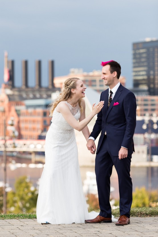 Bride and groom photos in Federal Hill Park (Baltimore, MD)