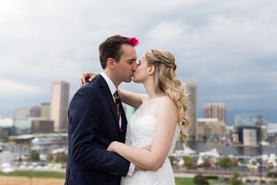 Bride and groom photos in Federal Hill Park (Baltimore, MD)