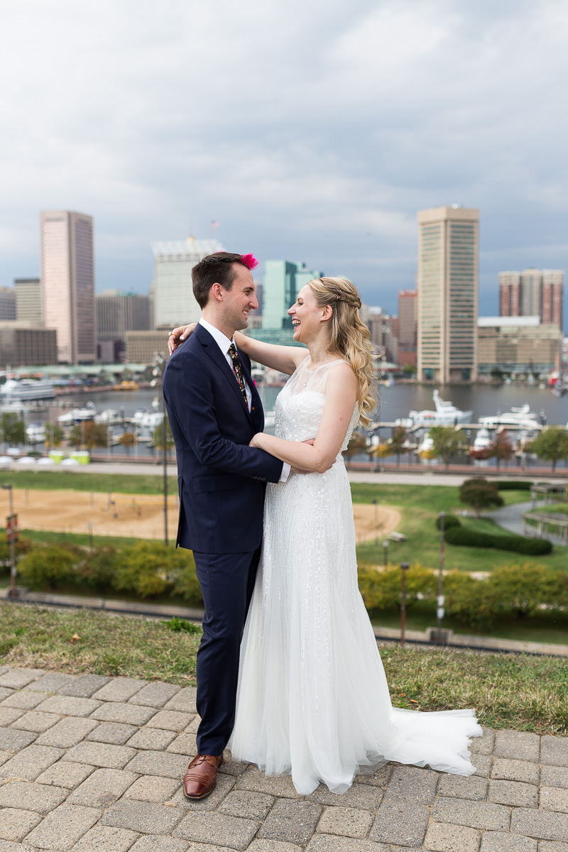 Bride and groom photos in Federal Hill Park (Baltimore, MD)