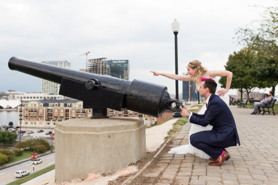 Bride and groom photos in Federal Hill Park (Baltimore, MD)