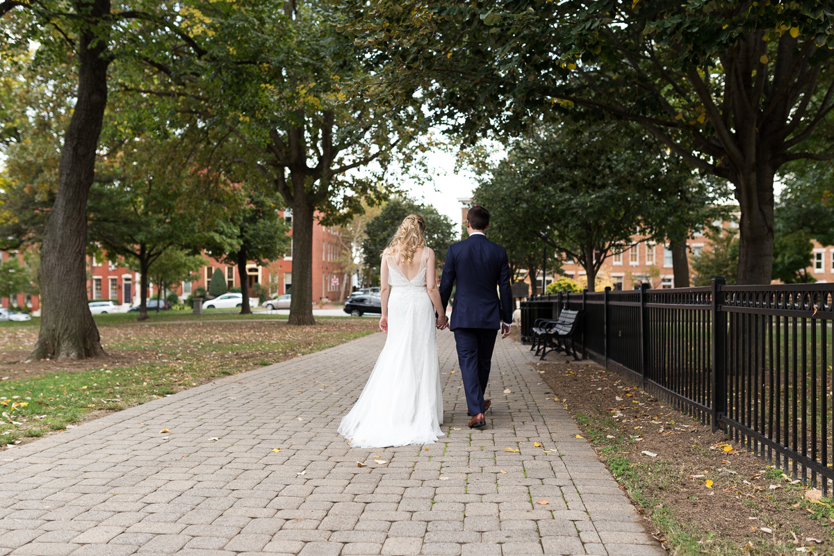Bride and groom photos in Federal Hill Park (Baltimore, MD)