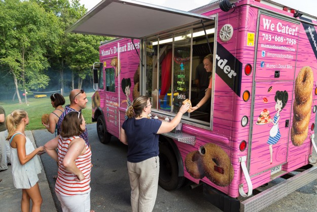 Mamas Donut Bites at a wedding at Smokey Glen